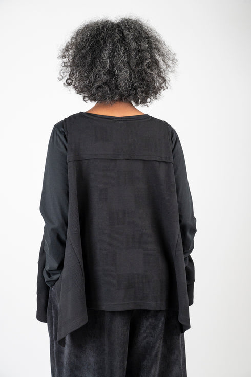 Knitted vest with geometric pattern